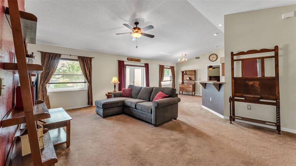 Active With Contract: $290,000 (3 beds, 2 baths, 1432 Square Feet)