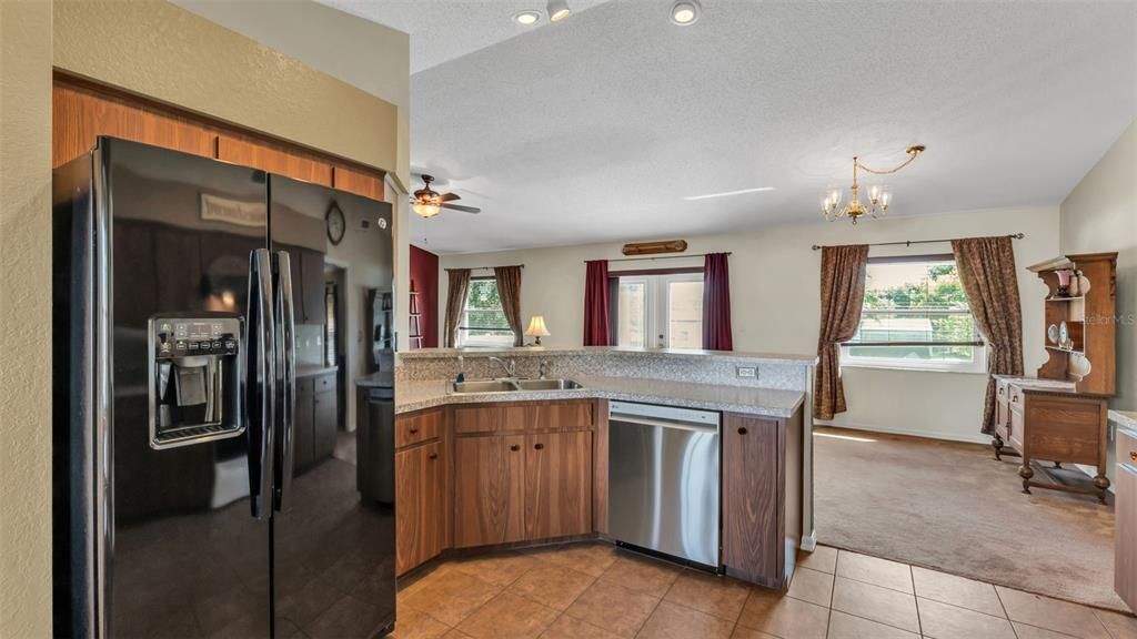 Active With Contract: $290,000 (3 beds, 2 baths, 1432 Square Feet)