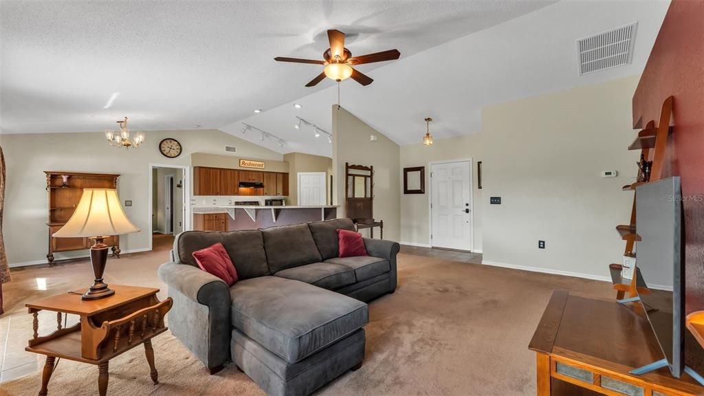 Active With Contract: $290,000 (3 beds, 2 baths, 1432 Square Feet)