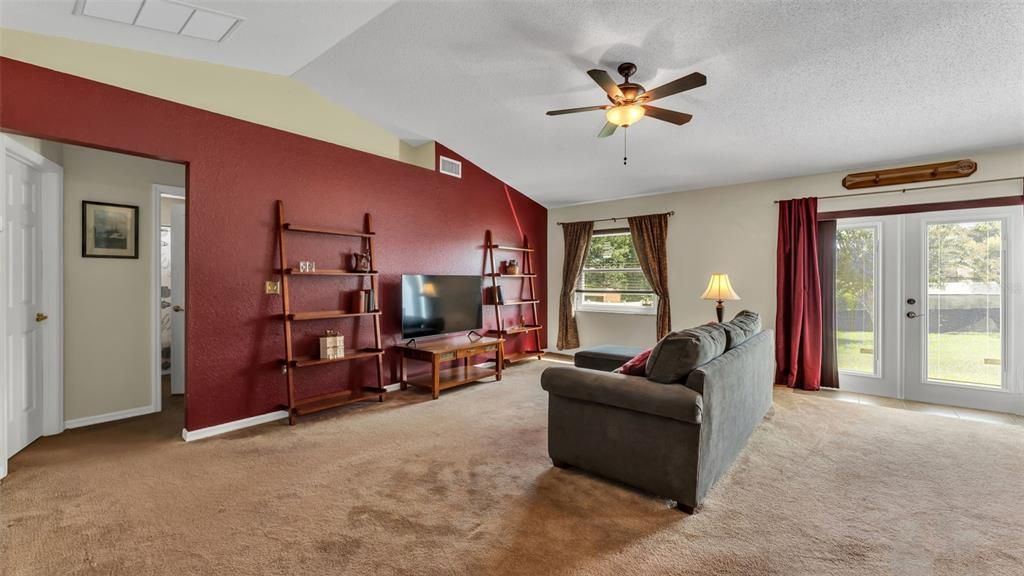 Active With Contract: $290,000 (3 beds, 2 baths, 1432 Square Feet)