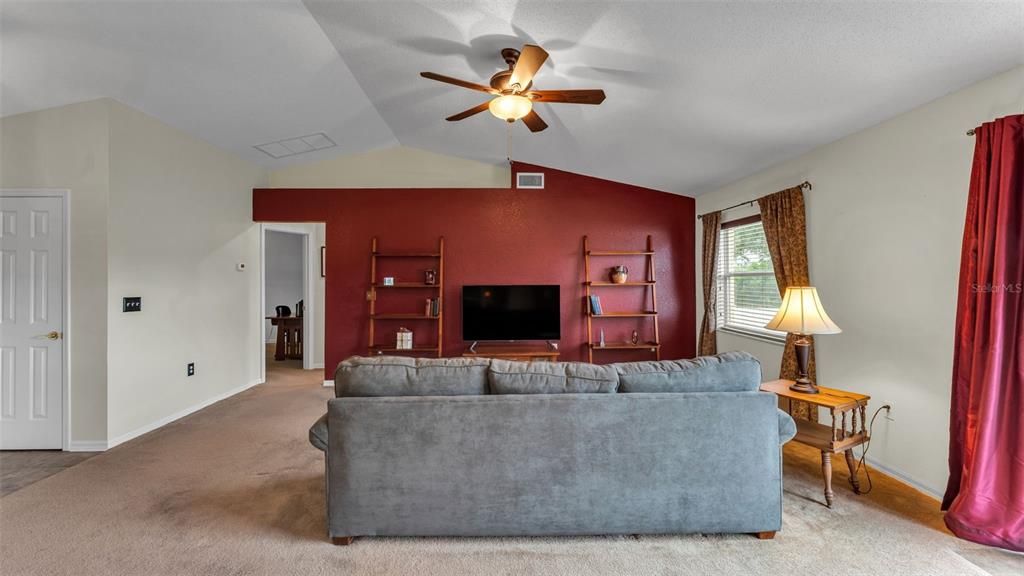 Active With Contract: $290,000 (3 beds, 2 baths, 1432 Square Feet)