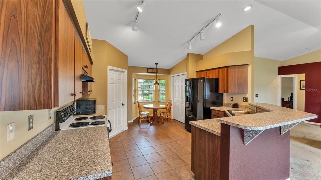 Active With Contract: $290,000 (3 beds, 2 baths, 1432 Square Feet)