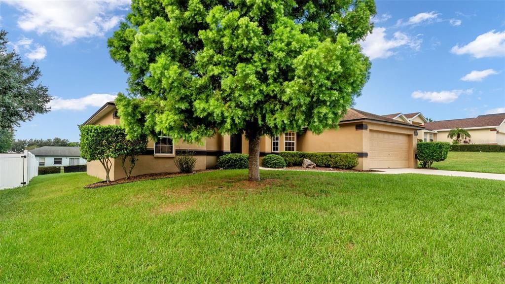 Active With Contract: $290,000 (3 beds, 2 baths, 1432 Square Feet)