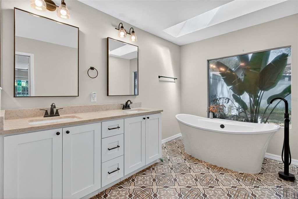 На продажу: $700,000 (5 спален, 3 ванн, 2340 Квадратных фут)