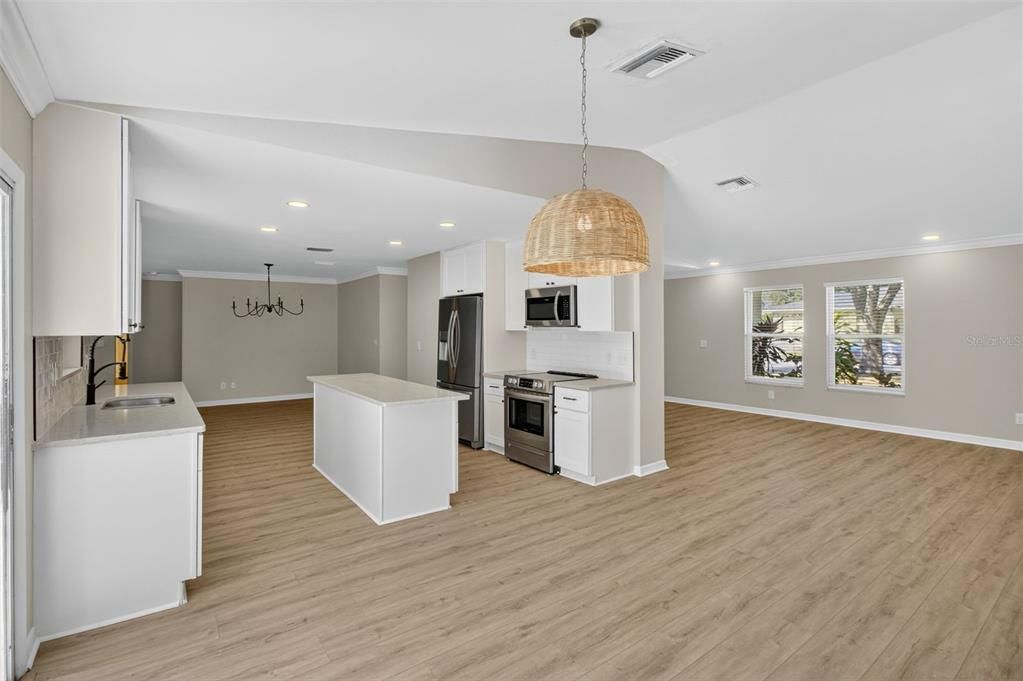 На продажу: $700,000 (5 спален, 3 ванн, 2340 Квадратных фут)