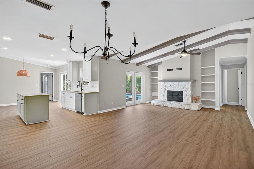 На продажу: $700,000 (5 спален, 3 ванн, 2340 Квадратных фут)