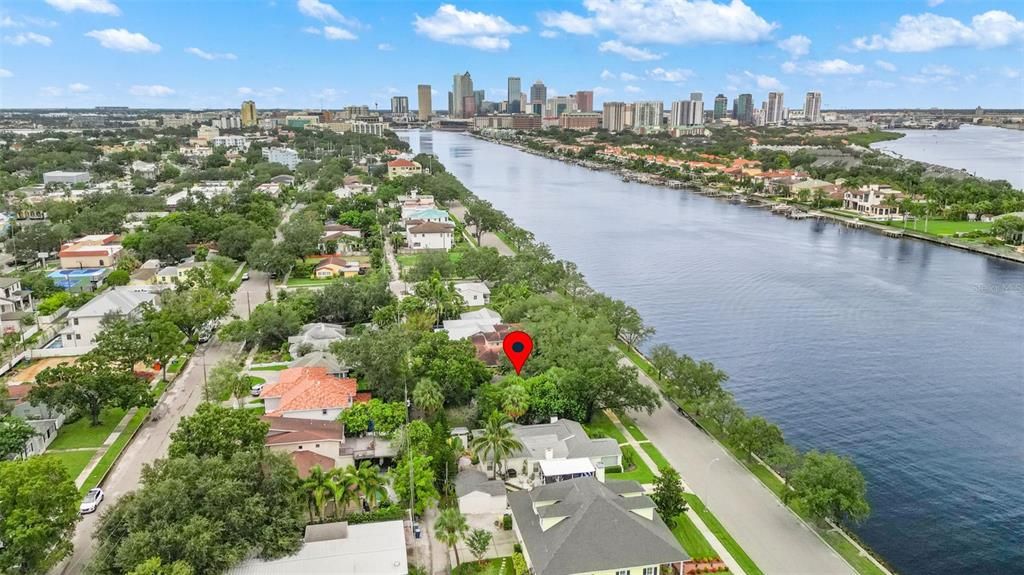 最近售出: $1,000,000 (3 贝兹, 1 浴室, 2151 平方英尺)