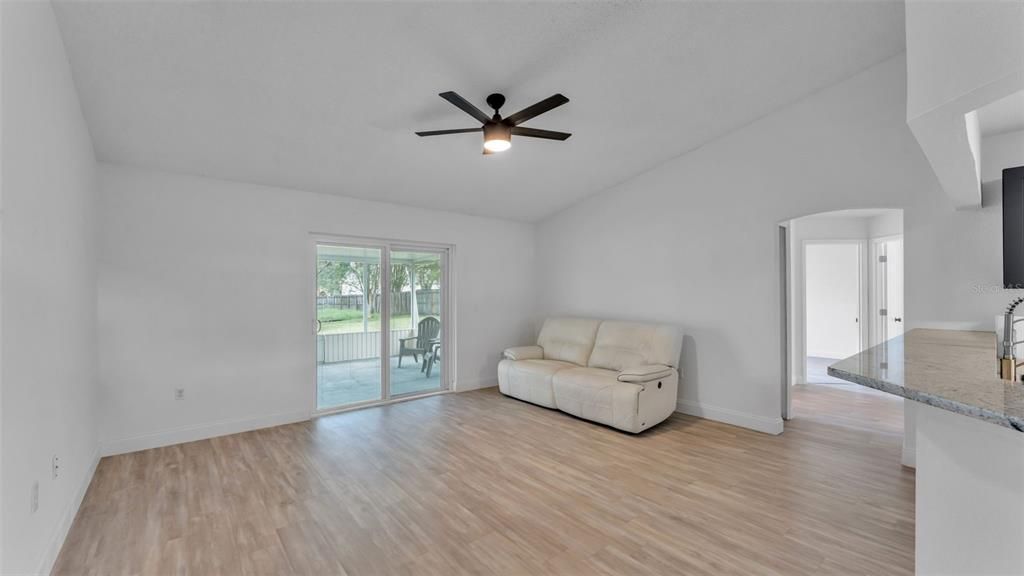 Active With Contract: $344,000 (3 beds, 2 baths, 1679 Square Feet)