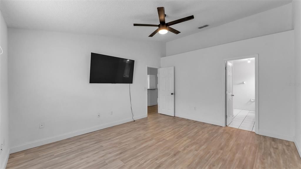 Active With Contract: $344,000 (3 beds, 2 baths, 1679 Square Feet)