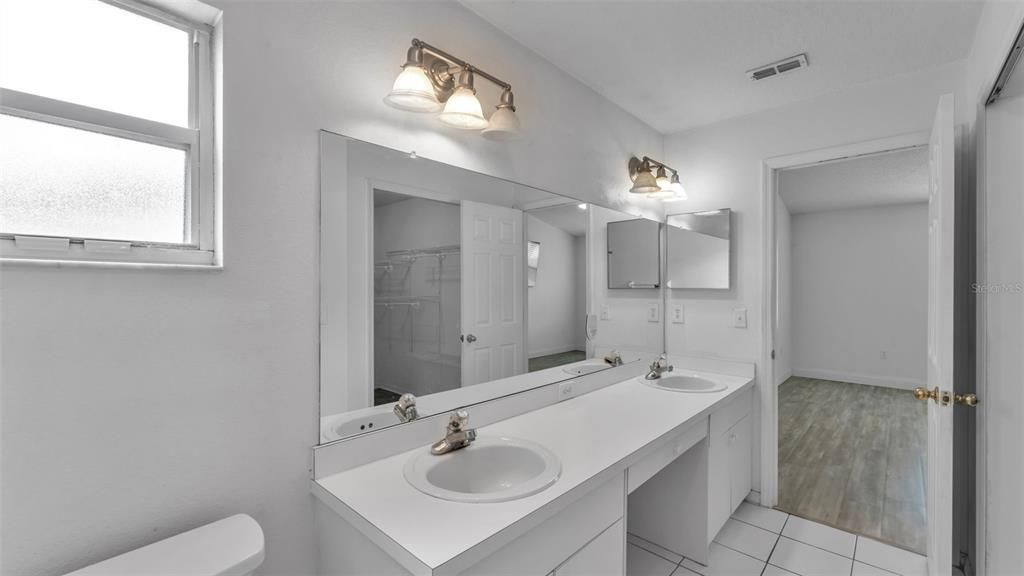 Active With Contract: $344,000 (3 beds, 2 baths, 1679 Square Feet)