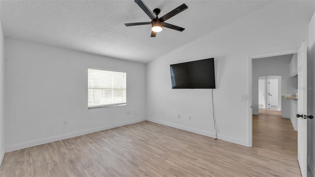 Active With Contract: $344,000 (3 beds, 2 baths, 1679 Square Feet)