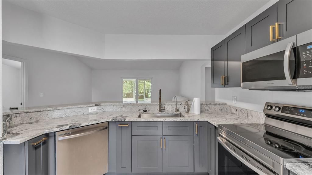 Active With Contract: $344,000 (3 beds, 2 baths, 1679 Square Feet)