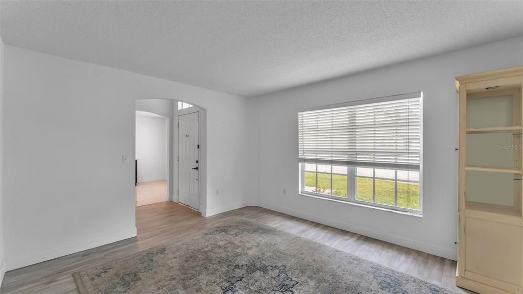 Active With Contract: $344,000 (3 beds, 2 baths, 1679 Square Feet)