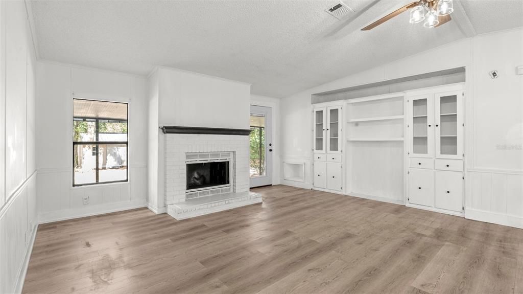 Под контрактом: $174,900 (3 спален, 2 ванн, 1500 Квадратных фут)