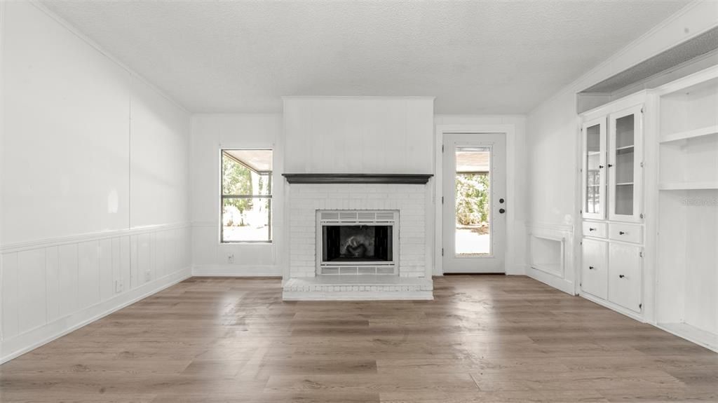 Под контрактом: $174,900 (3 спален, 2 ванн, 1500 Квадратных фут)