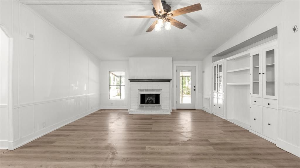 Под контрактом: $174,900 (3 спален, 2 ванн, 1500 Квадратных фут)