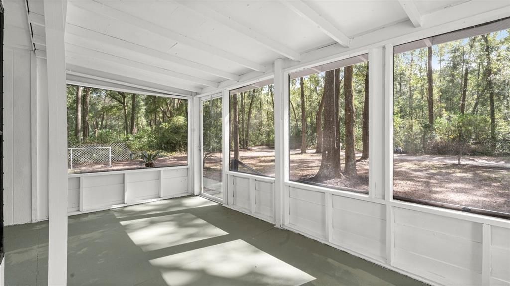 Под контрактом: $174,900 (3 спален, 2 ванн, 1500 Квадратных фут)