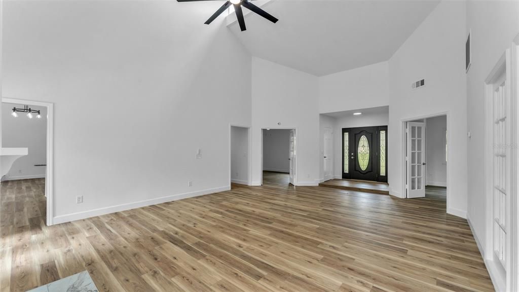 合同活跃: $585,000 (5 贝兹, 3 浴室, 2908 平方英尺)