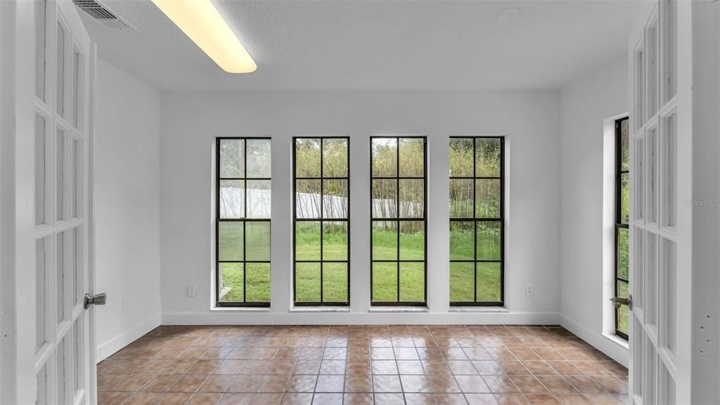 合同活跃: $585,000 (5 贝兹, 3 浴室, 2908 平方英尺)