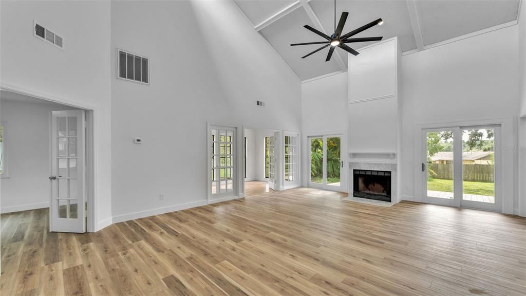 合同活跃: $585,000 (5 贝兹, 3 浴室, 2908 平方英尺)