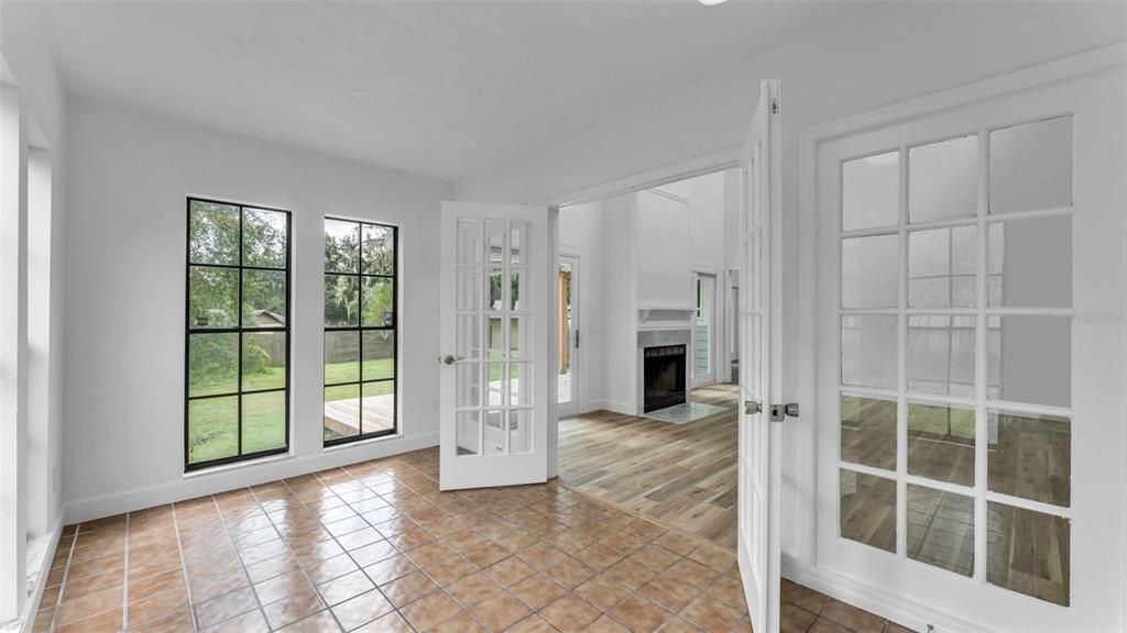 合同活跃: $585,000 (5 贝兹, 3 浴室, 2908 平方英尺)