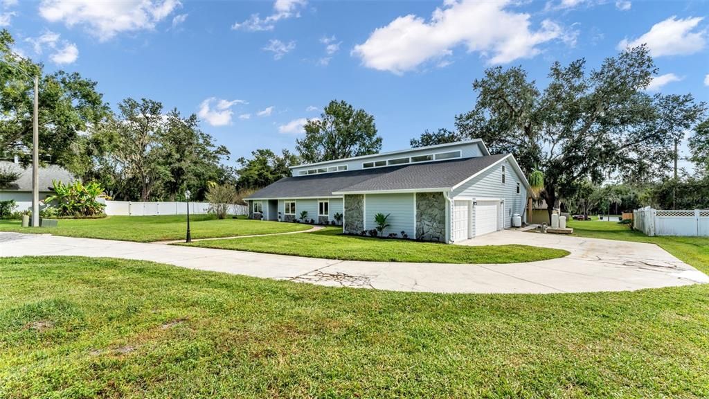 合同活跃: $585,000 (5 贝兹, 3 浴室, 2908 平方英尺)