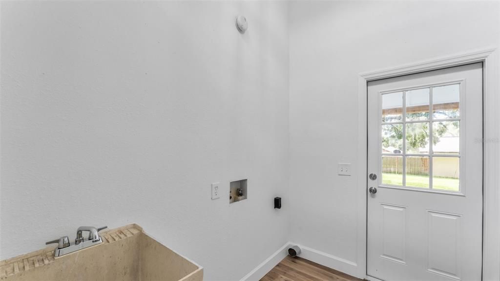 合同活跃: $585,000 (5 贝兹, 3 浴室, 2908 平方英尺)