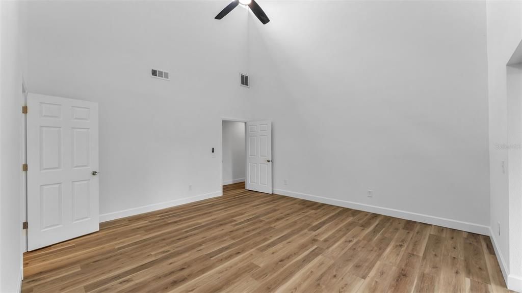 合同活跃: $585,000 (5 贝兹, 3 浴室, 2908 平方英尺)