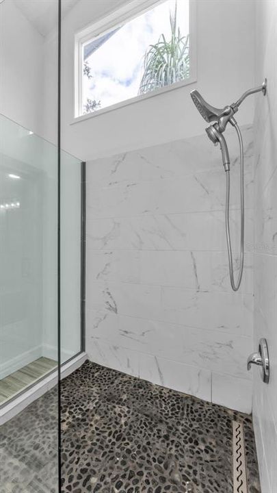 合同活跃: $585,000 (5 贝兹, 3 浴室, 2908 平方英尺)