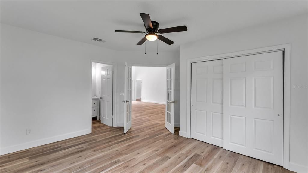 合同活跃: $585,000 (5 贝兹, 3 浴室, 2908 平方英尺)