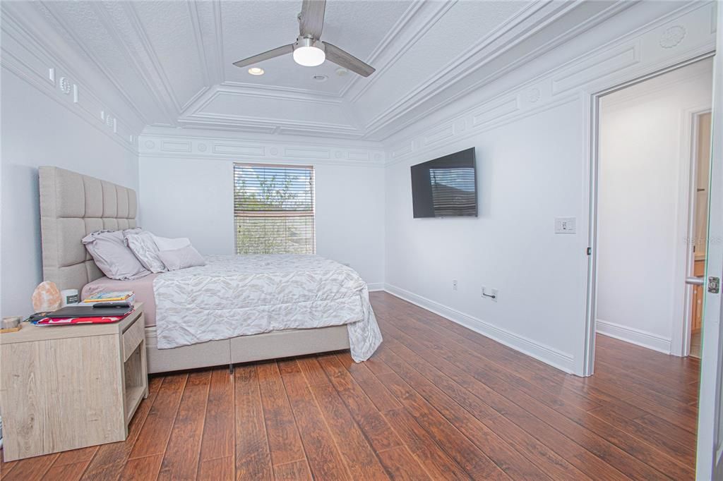 For Sale: $277,000 (2 beds, 2 baths, 1450 Square Feet)