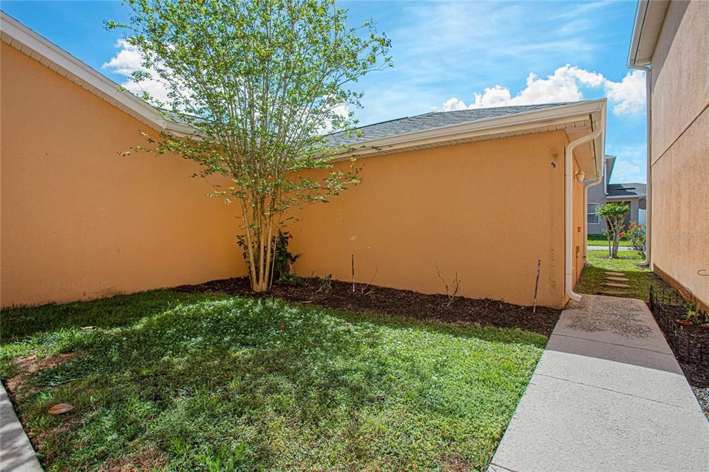 For Sale: $277,000 (2 beds, 2 baths, 1450 Square Feet)