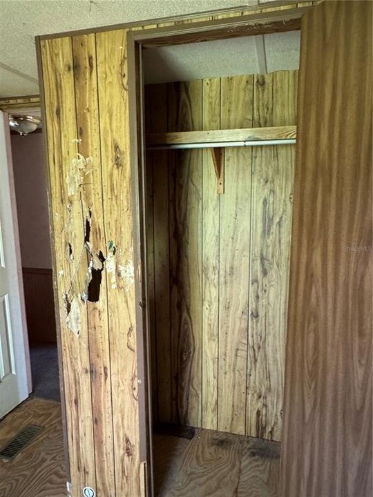 На продажу: $230,000 (3 спален, 2 ванн, 2062 Квадратных фут)