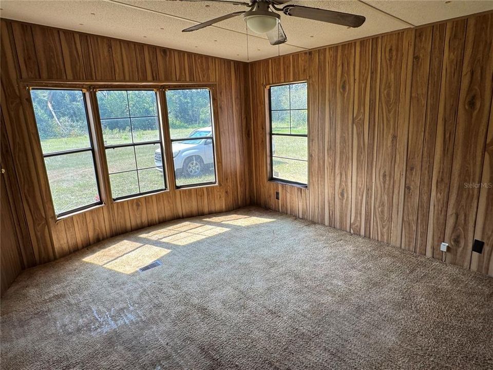 На продажу: $230,000 (3 спален, 2 ванн, 2062 Квадратных фут)