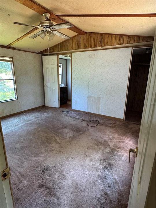 На продажу: $230,000 (3 спален, 2 ванн, 2062 Квадратных фут)