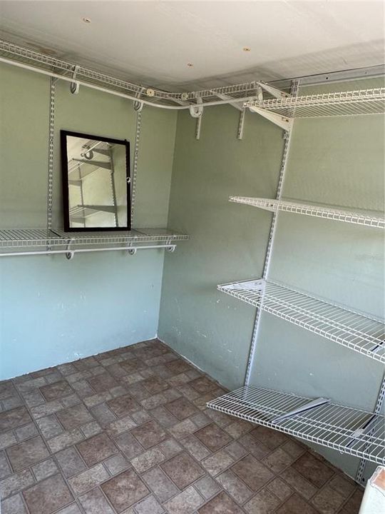 На продажу: $230,000 (3 спален, 2 ванн, 2062 Квадратных фут)