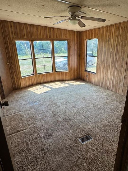 На продажу: $230,000 (3 спален, 2 ванн, 2062 Квадратных фут)