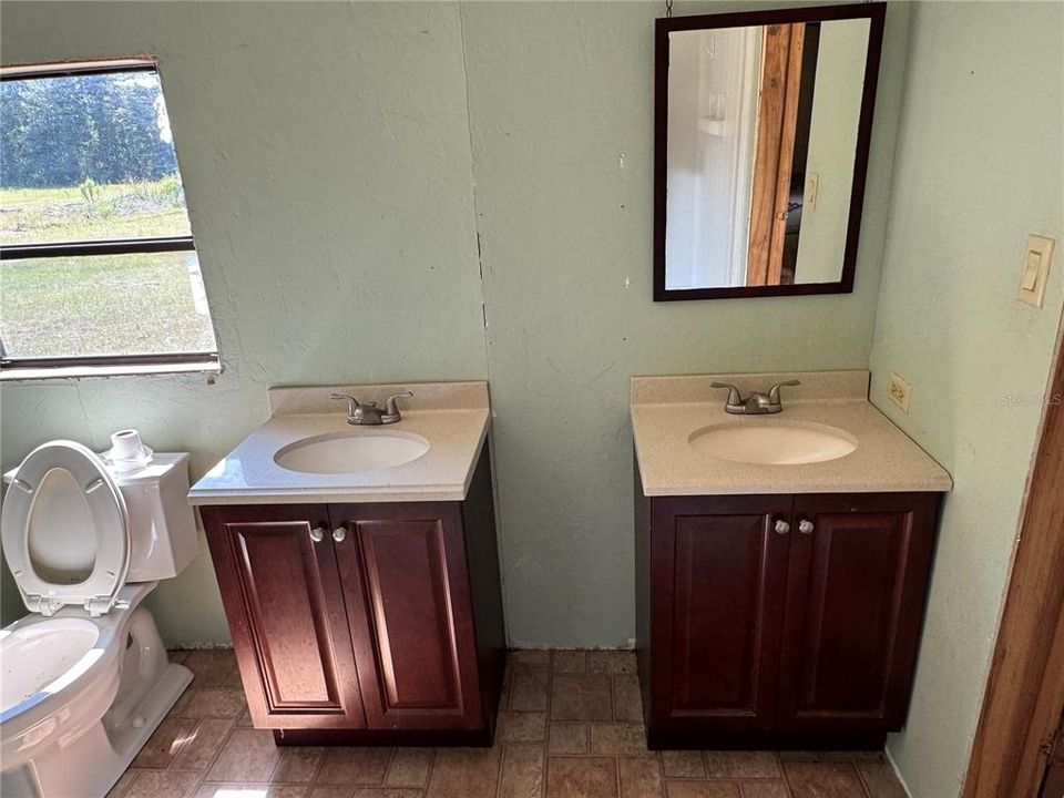 На продажу: $230,000 (3 спален, 2 ванн, 2062 Квадратных фут)