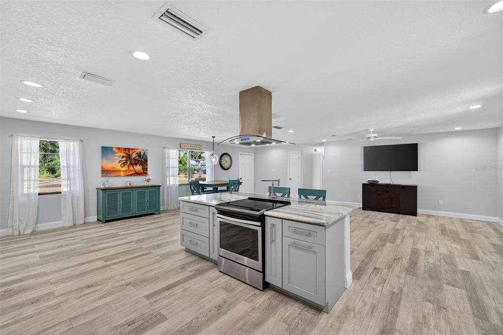 Под контрактом: $549,900 (3 спален, 2 ванн, 1924 Квадратных фут)