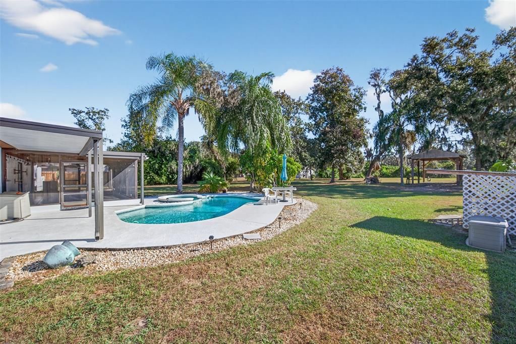 Под контрактом: $549,900 (3 спален, 2 ванн, 1924 Квадратных фут)