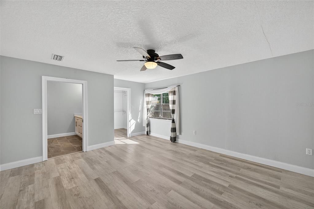 Под контрактом: $549,900 (3 спален, 2 ванн, 1924 Квадратных фут)