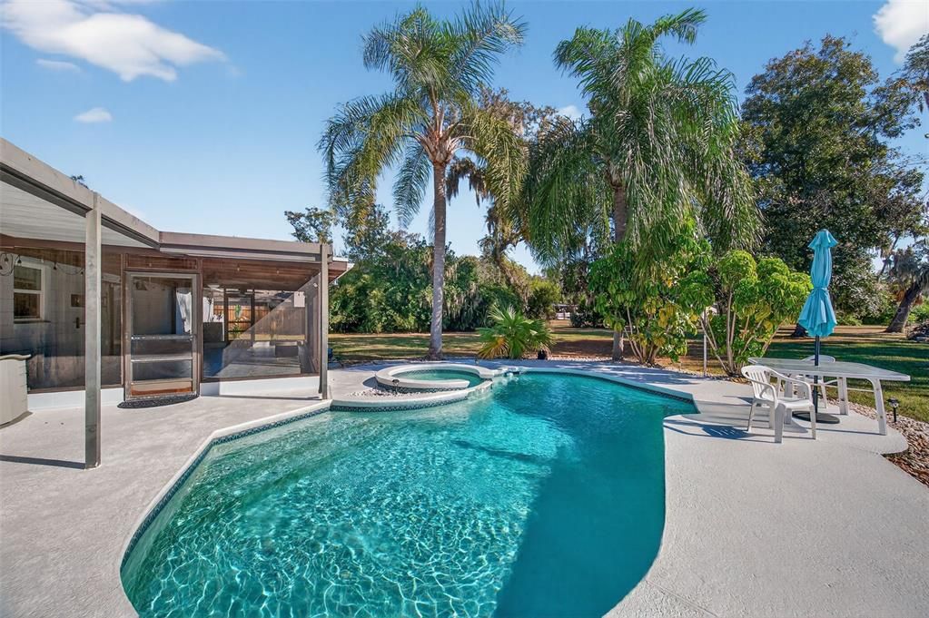 Под контрактом: $549,900 (3 спален, 2 ванн, 1924 Квадратных фут)