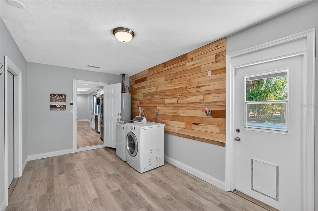 Под контрактом: $549,900 (3 спален, 2 ванн, 1924 Квадратных фут)