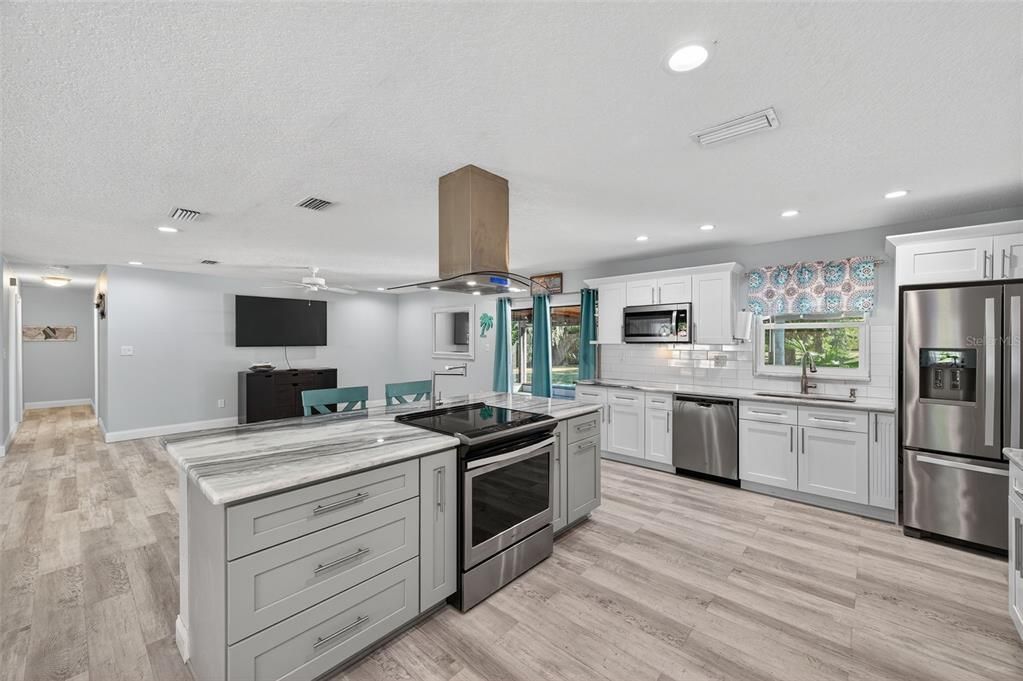 Под контрактом: $549,900 (3 спален, 2 ванн, 1924 Квадратных фут)