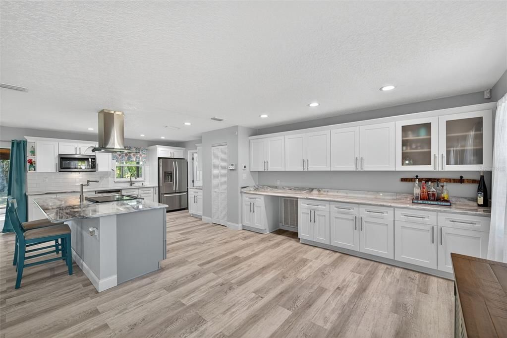 Под контрактом: $549,900 (3 спален, 2 ванн, 1924 Квадратных фут)