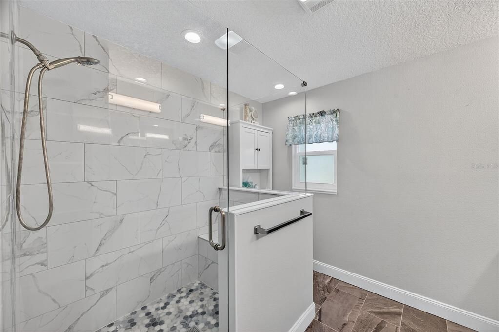 Под контрактом: $549,900 (3 спален, 2 ванн, 1924 Квадратных фут)