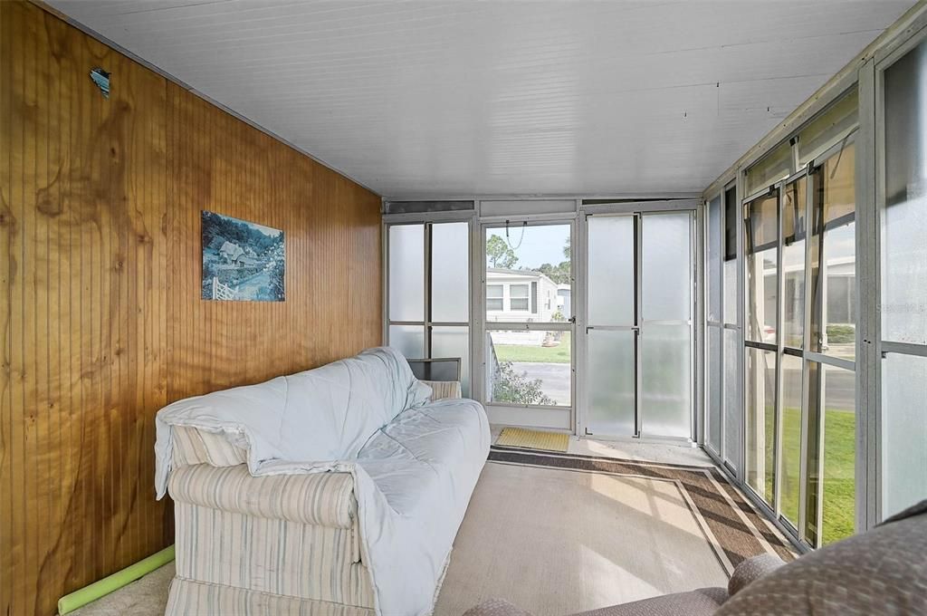 For Sale: $100,000 (2 beds, 2 baths, 960 Square Feet)