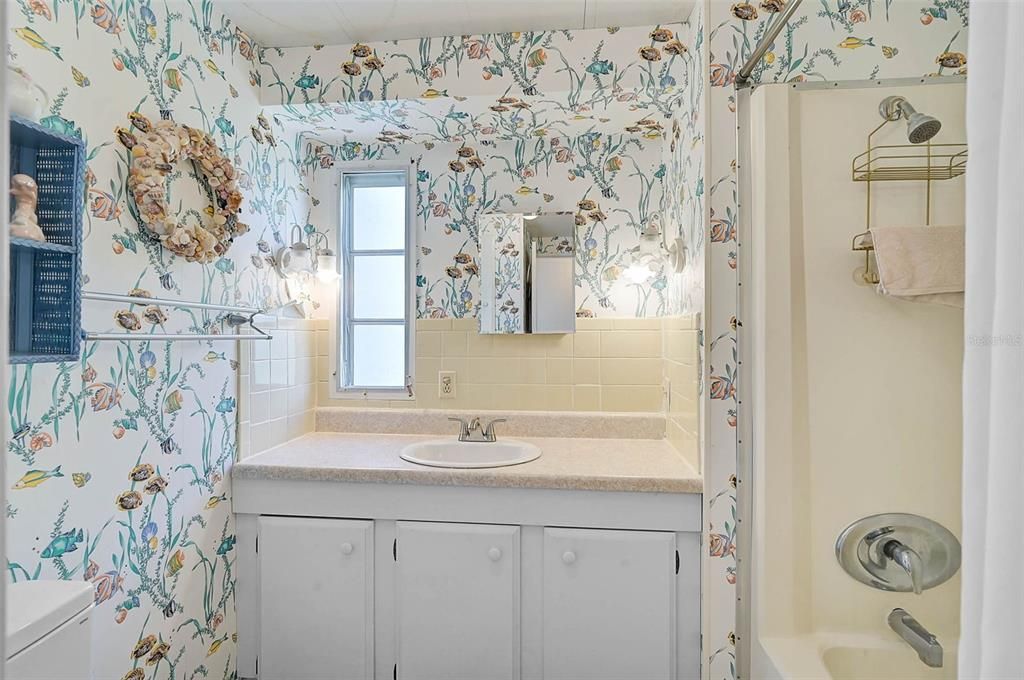 For Sale: $100,000 (2 beds, 2 baths, 960 Square Feet)