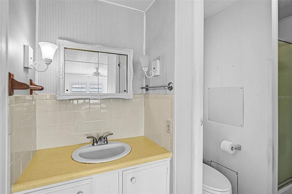 For Sale: $100,000 (2 beds, 2 baths, 960 Square Feet)