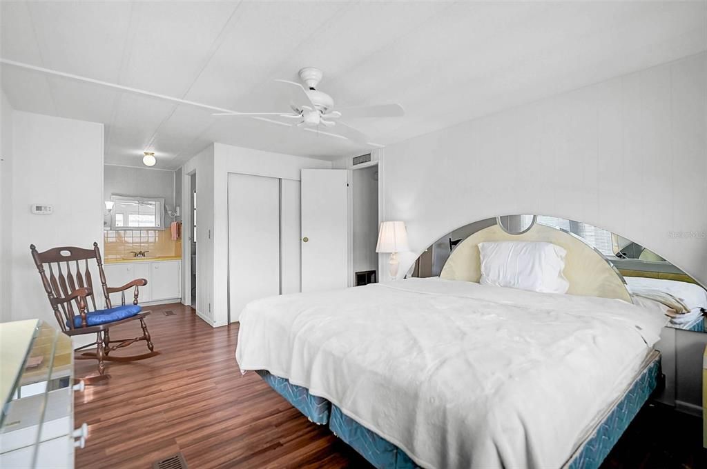 For Sale: $100,000 (2 beds, 2 baths, 960 Square Feet)